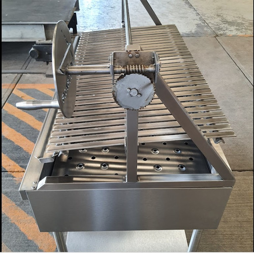 Asadores Argentinos Para Carbón Acero Inoxidable 120cm) 77kg Color Plateado