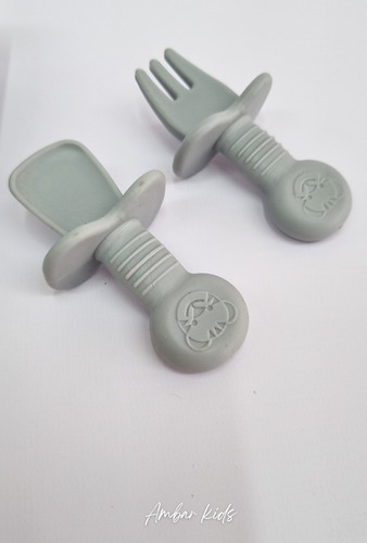 Set Vaso Cuchara Y Tenedor De Silicona Bebe Gris