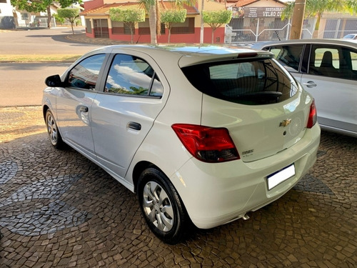 Imagem 3 de 8 de Chevrolet Onix Joy 1.0 Flex