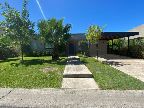 Casa En Venta - 3 Dormitorios 3 Baños - 807mts2 - Dique Luján