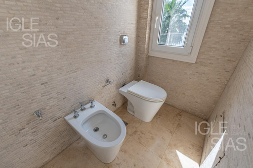 Casa Al Lago En Alquiler Y Venta En Los Castores
