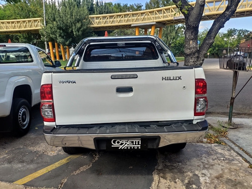 Imagen 9 de 12 de Toyota Hilux 2013 2.5 Cd Dx Pack I 120cv 4x2