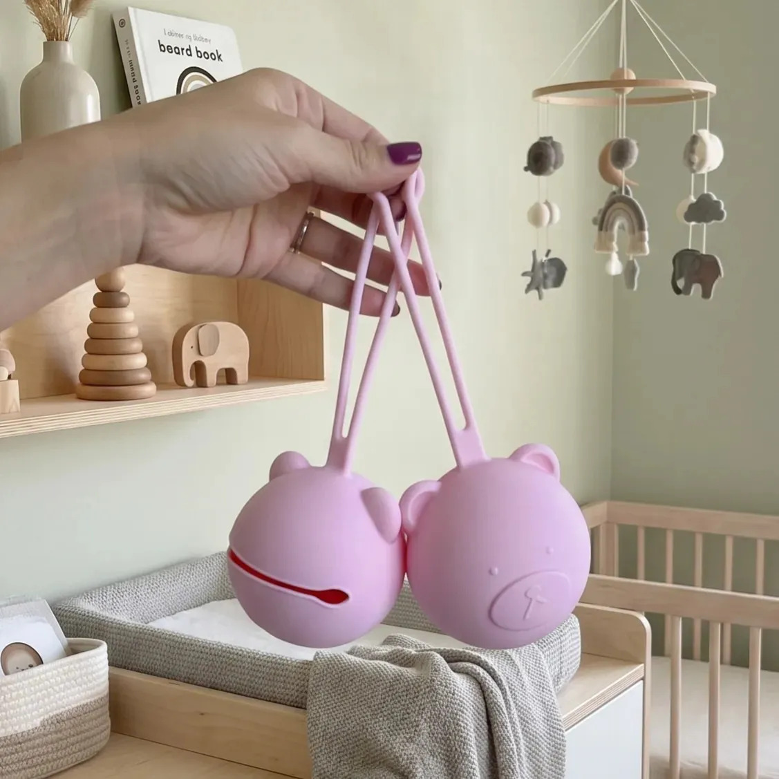 Guarda Chupete Para Bebe Oso De Silicona Rosa Claro