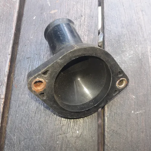 Toma De Agua Toyota Yaris 1nz (Usado)