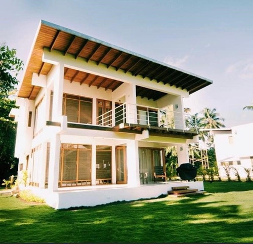 Hermosa Villa En Venta En El Portillo, Las Terrenas, Samaná