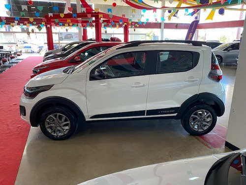 Imagem 1 de 8 de Fiat Mobi Trekking 1.0 (flex)