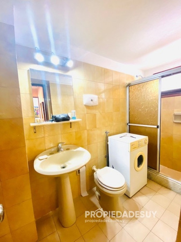 Apartamento Con Vista Al Mar De 1 Dorm. Playa Mansa, Punta Del Este- Ref: 806