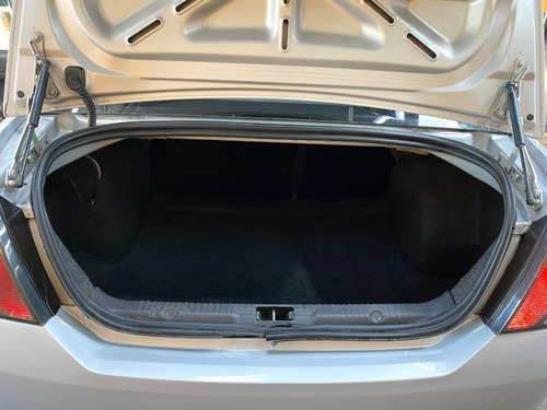 Imagen 20 de 24 de Ford Fiesta Max 1.6l Edge Plus 2013