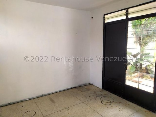 Imagen 13 de 30 de Casas En Venta Zona Centro - Este De Barquisimeto Cod # 23-12140 Centrica Y Con Potencial Comercial. Asesor Inmobiliario Katty Vasquez 412-1498654. Pide Tu Cita! Excelente Oportunidad De Negocio!!....