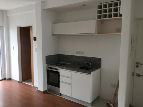 Imagen 11 de 30 de Hermoso Dpto 2 Ambientes Contrafrente Con Balcon Y Parrilla.