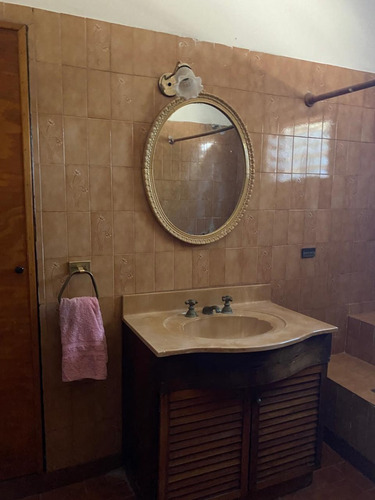 Casa De 3 Ambientes Habitable Ya, Ubicada En 2 Terrenos Subdivisibles En Zona Urbanizada Con Todos Los Servicios. Acceso A 2 Rutas Y Cercana A Zona Comercial. Escucho Ofertas Sobre Precio Publicado.