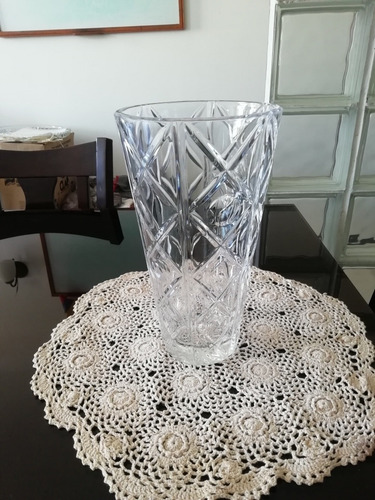 Imagen 1 de 2 de Florero De Cristal Tallado