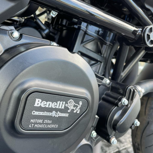 Imagen 7 de 25 de Benelli Leoncino 250 Benelli Store Pilar F