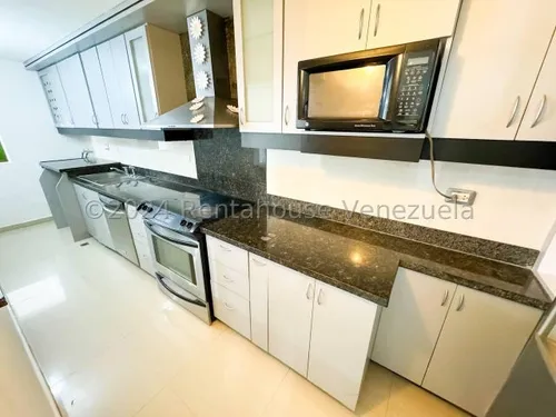 Agp Espectacular Apartamento En Planta Baja, Calle Cerrada Y Vigilancia Privada En Venta En Colinas De La Tahona 25-2354 Ys