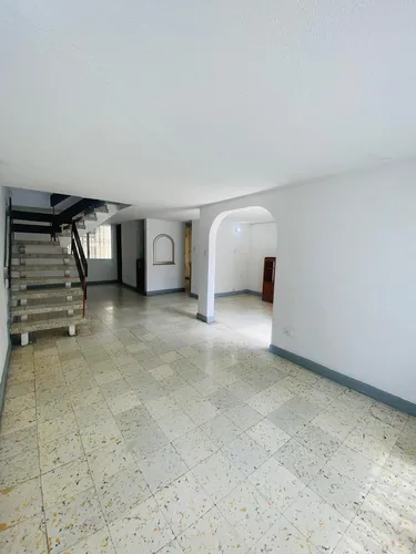 Vendo Casa Unifamiliar De Dos Pisos Barrio Los Alamos