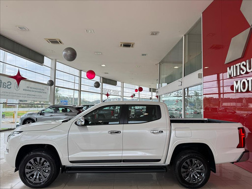 Mitsubishi Triton 2.4 BITURBO DIESEL CD HPE 4X4 AUTOMÁTICO