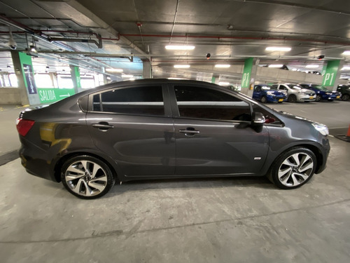 Imagen 11 de 23 de Kia Rio Summa