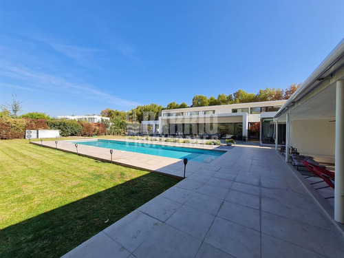 Casa En Venta En Las Brisas De Chicureo