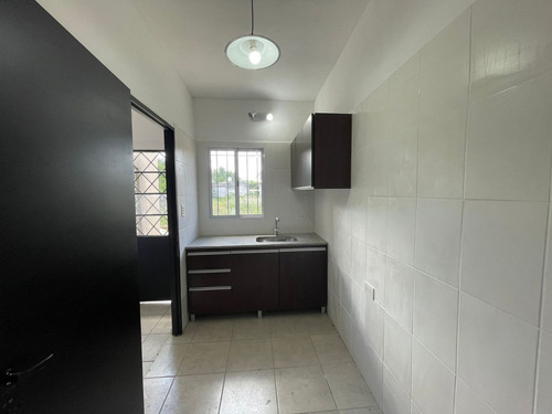 Casa Con Dos Departamentos En Venta - Barrio El Hospital - Luján
