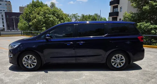 Kia Sedona 3.3 V6 Lx At