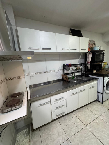 En Venta Dpto Tipo Casa 4 Amb Al Fte En P. Alta Con Patio En Lanus (040)