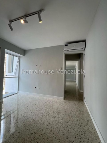 Apartamentopiso Medio Remodelado 107 M² 3h, 3b, 1p, Residencias Maria Con Pozo De Agua En Venta En Los Palos Grandes Avenida Segunda Caracas