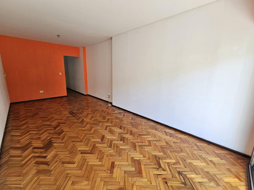 Departamento De 4 Ambientes Con Cochera Descubierta En Venta! Apto Crédito!