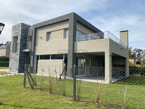 Casa  En Venta,barrio La Candelaria, Bella Vista, San Miguel, Zona Norte