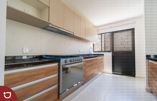 Imagen 5 de 27 de Casa Con Roof Garden A La Venta En Zakia, Querétaro