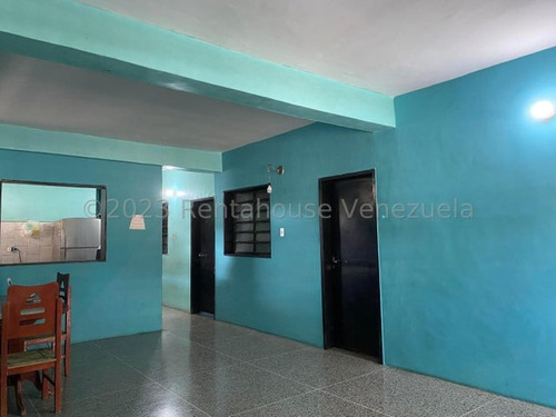 Casa En Venta En Urb. Centro San Juan De Los Morros. 24-5345. Lln