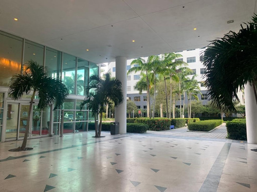 Imagen 1 de 6 de Local Con Renta En Miami - Aventura