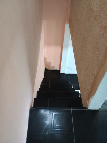 Casa Dúplex Com 3 Quartos, 2 Banheiro, Área De Serviço Vara