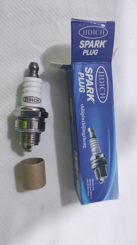 Imagen 3 de 5 de Bujia Universal Para Desmalezadoras Y Motosierras