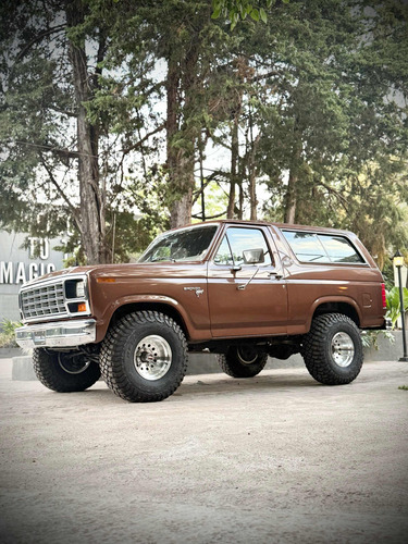 Ford Bronco V8