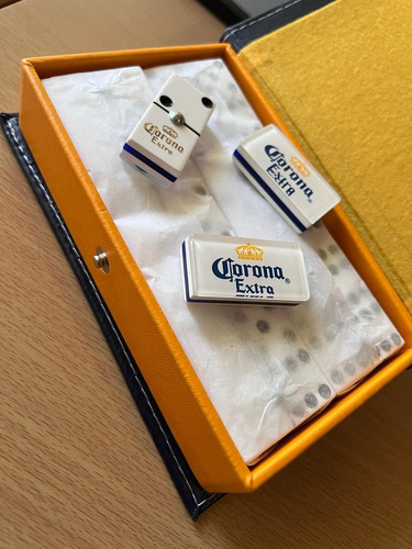 Domino Corona Extra Fondo Blanco Estuche Libro