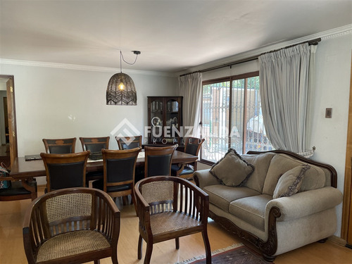 Casa Tipo Chalet Con 5 Dormitorios En La Reina