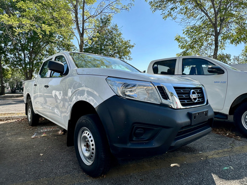 Nissan Np300 2.4 Doble Cabina Se Aa Pack Seg Mt