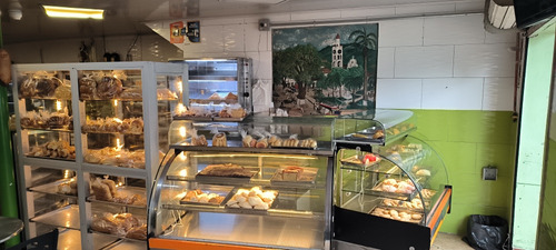 Panadería, Heladería Y Restaurante En Venta En Copacabana, E