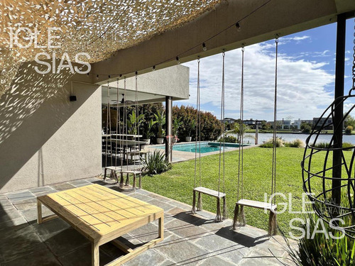 Casa En Venta Al Lago 4 Dormitorios En Barbarita