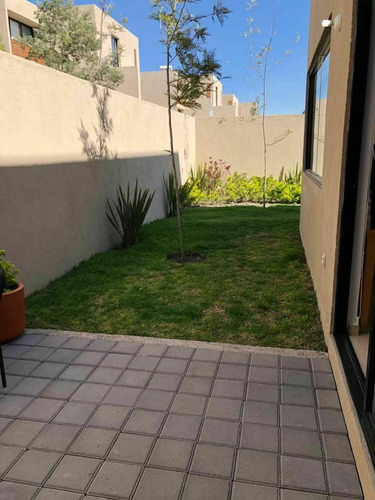 Preciosa Casa En Altos Juriquilla, Tipo Duplex, Gran Jardín 