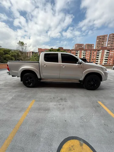 Toyota Hilux Srv