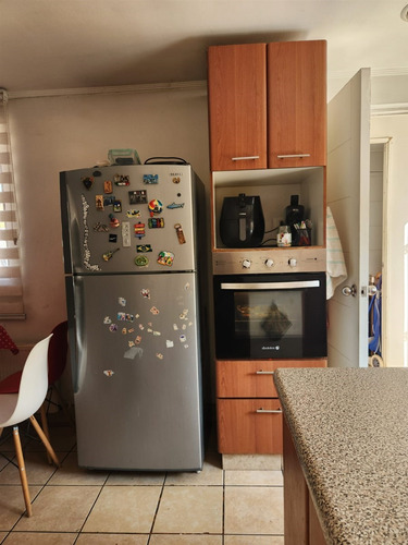 Casa En Venta De 3 Dorm. + Servicio En Colina