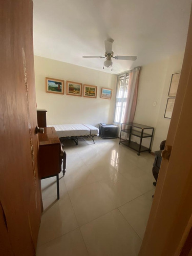 Vendo Espacioso Penthouse En Los Dos Caminos. Ubicacion Privilegiada. 167 Mts. 2/2/1pe
