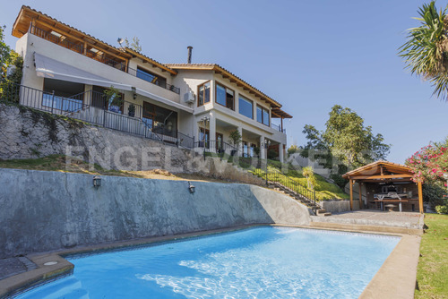 Quinchamalí, Las Condes - Casa Moderna Con Preciosa Vista