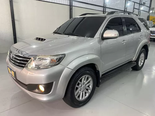 Comprar Picape Toyota Hilux Caminhonete 3.0 4P 4x4 Srv Turbo Diesel Top  Cabine Dupla Automático Prata 2015 em Bauru-SP