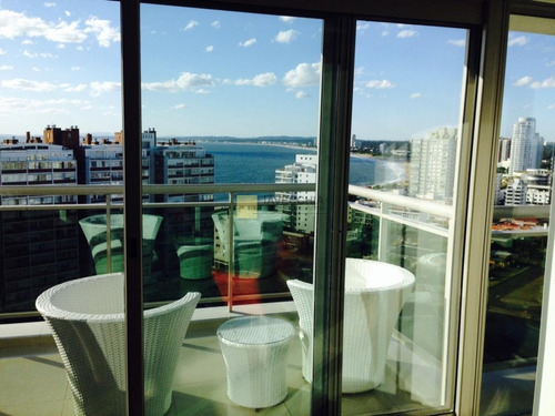 Imagen 1 de 10 de Venta De Apartamento De 3 Dormitorios En Playa Brava Frente Al Mar