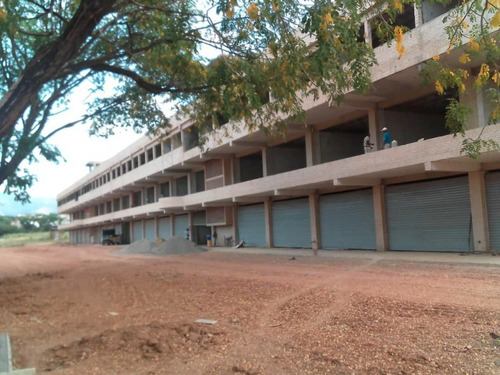 Imagen 4 de 9 de Centro Comercial En Venta - Charallave
