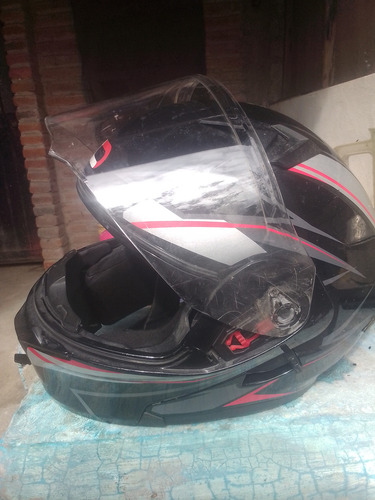 Buenas Noches Vendo 3 Cascos Para Moto En 1,800 Los 3 Están
