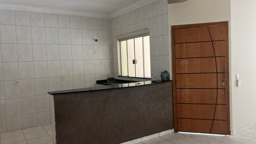 Casa Com 3 Quartos E 2 Banheiros À Venda, 133 M² Por R$ 405.000