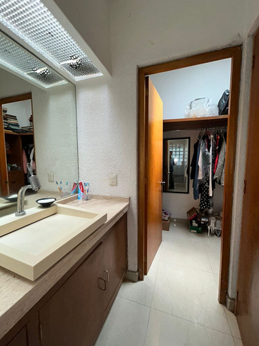Casa En Venta En Lomas De Valle Escondido